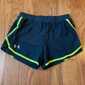 Women’s Under Armour Loose Athletic Shorts Heatgear Technology-Small